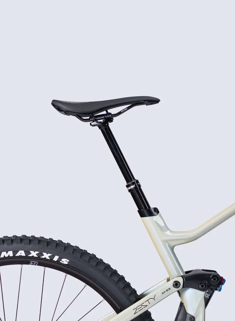 2021 Lapierre Zesty AM CF 6.9 Carbon Mountain Bike in White-10